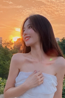 女大学生的沙龙在线
